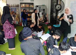 Puluhan Pelajar dari Singapore Berkunjung dan Belajar Membatik di Omah ISIK Puluhan Pelajar dari Singapore Berkunjung dan Belajar Membatik di Omah ISIK (dokpri)