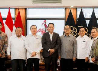 Ketua KPPU Bertemu Menteri Hukum RI Untuk Cegah Pelanggaran Notifikasi Merger dan Akuisisi Ketua KPPU Bertemu Menteri Hukum RI Untuk Cegah Pelanggaran Notifikasi Merger dan Akuisisi (foto : ist)