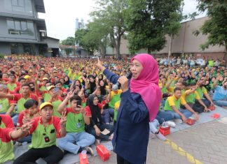 Kinerja dan Prestasi Terbukti, Ribuan Pekerja Pabrik Furniture Sidoarjo Mantap Coblos Khofifah-Emil Kinerja dan Prestasi Terbukti, Ribuan Pekerja Pabrik Furniture Sidoarjo Mantap Coblos Khofifah-Emil (foto : ist)