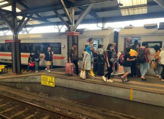Lebih Dari 59 Ribu Tiket KA di Daop 8 Surabaya Terpesan Jelang Libur Tahun Baru 2025 Lebih Dari 59 Ribu Tiket KA di Daop 8 Surabaya Terpesan Jelang Libur Tahun Baru 2025 (foto : ist)