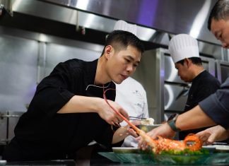 Membawa Pilar Kuliner Kantonis Ke Tang Palace, JW Marriott Hotel Surabaya Mengundang Chef Davis Gao Dari Foshan Marriott Hotel Membawa Pilar Kuliner Kantonis Ke Tang Palace, JW Marriott Hotel Surabaya Mengundang Chef Davis Gao Dari Foshan Marriott Hotel (foto : ist)