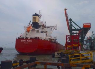 Terminal Teluk Lamong Pecahkan Rekor Ship To Ship Kapal Curah Kering Tercepat