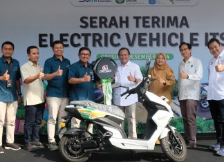 Dukung Industri Hijau, ITS Serah Terimakan EVITS ke Petrokimia Gresik