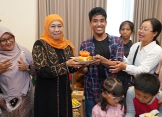 Hangat dan Penuh Suka Cita, Khofifah Tumpengan dan Berbagi Pengalaman dengan Penyandang Disabilitas