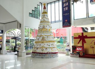 KAI Daop 8 Surabaya Meriahkan Nataru 2024/2025, Hadirkan Pohon Cemara Tertinggi