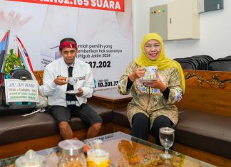 Relawan Khofifah-Emil Lakukan Aksi Jalan Kaki ke IKN, Khofifah Titipkan Udeng Madura untuk Warga Ibu Kota Nusantara