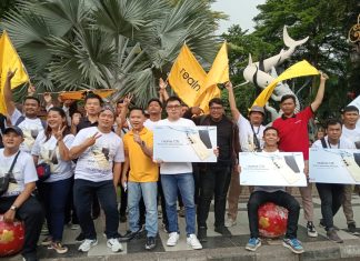 Adakan Parade Konvoi, Kenalkan realme C75 ke Masyarakat Surabaya Adakan Parade Konvoi Kenalkan realme C75 ke Masyarakat Surabaya (dokpri)
