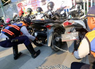 Jukir Ampel Tarik Uang Karcis Lebihi Ketentuan, Dishub Kota Surabaya Tindak Tegas Jukir Ampel Tarik Uang Karcis Lebihi Ketentuan, Dishub Kota Surabaya Tindak Tegas (foto : ist)