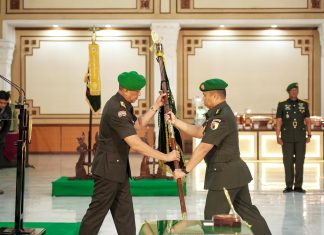 Kolonel Inf Rama Serahkan Jabatan Danrem 081/DSJ ke Pangdam V/Brawijaya Kolonel Inf Rama Serahkan Jabatan Danrem 081/DSJ ke Pangdam V/Brawijaya (foto : ist)