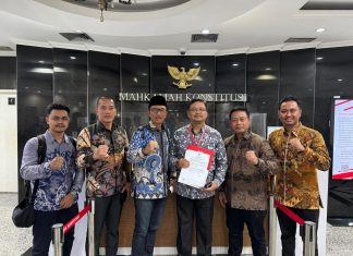 Selisih Lebih dari 5,4 Juta Suara di Digugat ke MK, Tim Hukum Khofifah-Emil Siap Kawal Pilihan Warga Jatim Selisih Lebih dari 5,4 Juta Suara di Digugat ke MK, Tim Hukum Khofifah-Emil Siap Kawal Pilihan Warga Jatim (foto : ist)
