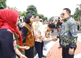 Pimpin Apel Pagi Awal Tahun, Pj. Gubernur Adhy Dorong ASN Pemprov Jatim Tingkatkan Kinerja di Tahun 2025