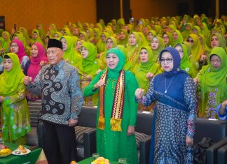 Tuntaskan Rangkaian Bedah Buku KHM. Hasyim Asy’ari di Bandung, Khofifah: Ikhtiar Bangun Persatuan dan Persaudaraan Komprehensif