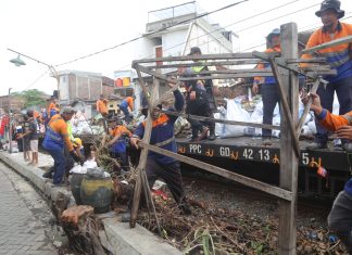 KAI Daop 8 Selenggarakan Bersih Lintas Jalur KA Antara Sidotopo – Benteng