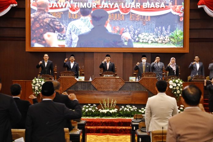 Dua BUMD Jatim Berubah Jadi Perseroda, Pj. Gubernur Adhy: Untuk Tingkatkan Kinerja Demi Kesejahteraan Masyarakat (foto : ist) Dua BUMD Jatim Berubah Jadi Perseroda, Pj. Gubernur Adhy: Untuk Tingkatkan Kinerja Demi Kesejahteraan Masyarakat (foto : ist)