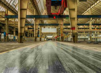 Menapaki Tahun 2025, Ini 5 Tantangan dan Optimisme Industri Baja Sektor Konstruksi Ilustrasi Foto oleh Pexels - Gray Concrete Building Interior