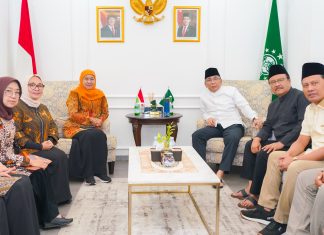 Silaturahmi ke Ketum PBNU, PP Muslimat NU Undang KH. Yahya Beri Pengarahan di Kongres XVIII Muslimat NU Silaturahmi ke Ketum PBNU, PP Muslimat NU Undang KH. Yahya Beri Pengarahan di Kongres XVIII Muslimat NU (foto : ist)