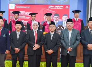Beasiswa LPPD Pemprov Jatim Lahirkan Tiga Doktor Pertama dari Kalangan Pesantren, Khofifah: Kuatkan SDM Pesantren Menyongsong Indonesia Emas 2045 Beasiswa LPPD Pemprov Jatim Lahirkan Tiga Doktor Pertama dari Kalangan Pesantren , Khofifah: Kuatkan SDM Pesantren Menyongsong Indonesia Emas 2045 (foto : ist)