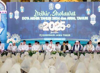 Jelang Tahun Baru 2025, Pj. Gubernur Jatim Gelar Dzikir, Sholawatan dan Doa Bersama di Masjid Al Akbar Surabaya Jelang Tahun Baru 2025, Pj. Gubernur Jatim Gelar Dzikir, Sholawatan dan Doa Bersama di Masjid Al Akbar Surabaya (foto :ist)