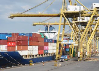 Catatkan Sejarah, Arus Petikemas di TPS Tembus Hampir 1,6 Juta TEUs Kegiatan bongkar muat di dermaga internasional TPS (foto : ist)