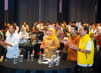 KPU Tetapkan Khofifah-Emil Sebagai Gubernur dan Wakil Gubernur Jatim Terpilih