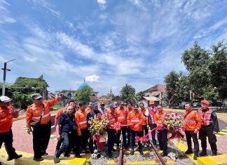 Tingkatkan Keselamatan Perjalanan KA, Daop 8 Surabaya Gelar Doa Bersama Pengoperasian “Jembatan Putar” di Stasiun Bangil