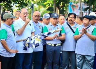Di Jalan Sehat Bersama Wartawan, Plh. Sekdaprov Jatim Harapkan PWI Terus Berkontribusi Untuk Masyarakat