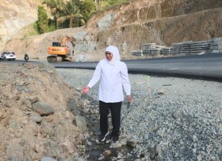 Jalan Rusak di Jember Dikeluhkan Warga, Gubernur Khofifah Instruksikan Dinas PU Bina Marga Jatim Kebut Perbaikan dalam Tiga Bulan Jalan Rusak di Jember Dikeluhkan Warga, Gubernur Khofifah Instruksikan Dinas PU Bina Marga Jatim Kebut Perbaikan dalam Tiga Bulan (foto : ist)