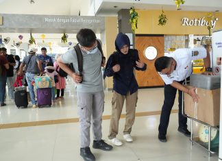 KAI Daop 8 Surabaya Imbau Penumpang Tertib Barang Bawaan Demi Perjalanan Aman dan Nyaman Di Masa Angkutan Lebaran KAI Daop 8 Surabaya Imbau Penumpang Tertib Barang Bawaan Demi Perjalanan Aman dan Nyaman Di Masa Angkutan Lebaran (foto : ist)