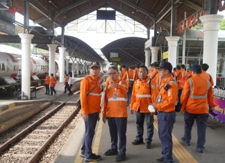 Pastikan Tidak Ada Gangguan Selama Angkutan Lebaran 2025, KAI Daop 8 Surabaya Cek Lintas Surabaya Gubeng – Mojokerto Pastikan Tidak Ada Gangguan Selama Angkutan Lebaran 2025, KAI Daop 8 Surabaya Cek Lintas Surabaya Gubeng - Mojokerto (foto : ist)
