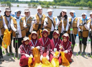 Aksi Bersih Mangrove : Fatma Gus Ipul Tegaskan Bagian dari Upaya Meningkatkan Kesejahteraan Sosial Aksi Bersih Mangrove : Fatma Gus Ipul Tegaskan Bagian dari Upaya Meningkatkan Kesejahteraan Sosial (foto : ist)