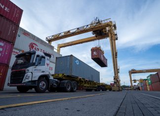 Kargo Aman Bersama PT Terminal Petikemas Surabaya (TPS) Strategi Layanan Saat Peak Season Nyepi, Idul Fitri dan Cuti Bersama 2025 Lancar