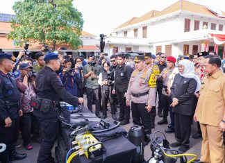 Gubernur Khofifah Ikuti Apel Gelar Pasukan Operasi Ketupat 2025 Yang Dipimpin KAPOLRI