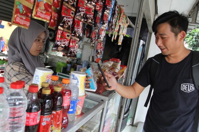 QRIS GoPay Merchant memudahkan pembeli dan penjual dalam bertransaksi (foto : ist) QRIS GoPay Merchant memudahkan pembeli dan penjual dalam bertransaksi (foto : ist)