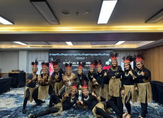 Indonesian Cross Culture : General Staff Meeting di Aston Inn Jemursari Berbusana Pakaian Daerah Indonesian Cross Culture : General Staff Meeting di Aston Inn Jemursari Berbusana Pakaian Daerah (foto : ist)