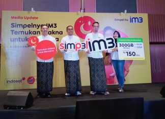 Simpelnya IM3 : Temukan Makna untuk Bersama di Bulan Ramadan (Ki-ka) Benny H. Hutagalung, VP - Head of National Brand Experience & Visibility IM3, Prio Sasongko - SVP Head of Regional East Java Indosat Ooredoo Hutchison, Beka Faryan Riangka - SVP-Head of Marketing Java dan Heny Tri Purnaningsih - VP Head of Marketing Communications East Java IOH (dokpri)