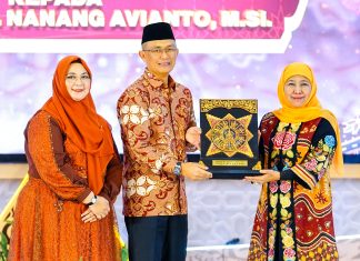 Hadiri Kenal Pamit Kapolda Jatim, Gubernur Khofifah Apresiasi Buat Komjen Pol Imam Sugianto dan Selamat Bertugas Irjen Pol Nanang Avianto Hadiri Kenal Pamit Kapolda Jatim, Gubernur Khofifah Apresiasi Buat Komjen Pol Imam Sugianto dan Selamat Bertugas Irjen Pol Nanang Avianto (foto : ist)