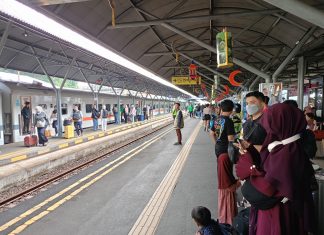 KAI Commuter Wilayah 8 Surabaya Antisipasi Penumpang Musiman Pada Hari Libur Lebaran KAI Commuter Wilayah 8 Surabaya Antisipasi Penumpang Musiman Pada Hari Libur Lebaran (foto : ist)