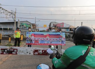 KAI Commuter Ingatkan Tentang Disiplin di Perlintasan Sebidang, Demi Keselamatan Semua Pihak KAI Commuter Ingatkan Tentang Disiplin di Perlintasan Sebidang, Demi Keselamatan Semua Pihak (foto : ist)