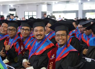Wisuda ke-131, ITS Lahirkan 1.472 Lulusan Unggul dan Kompeten