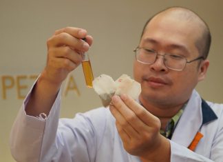 Mimpi Buruk Pecinta Teh, Mikroplastik Mengintai di Setiap Seduhannya Dosen Teknologi Pangan UK Petra membahas fenomena teh celup yang mengandung MIKROPLASTIK (foto : ist)