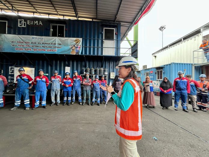 PT Terminal Teluk Lamong Gelar Sosialisasi Pedoman Penggunaan Media Sosial Untuk Pegawai (foto : ist) PT Terminal Teluk Lamong Gelar Sosialisasi Pedoman Penggunaan Media Sosial Untuk Pegawai (foto : ist)