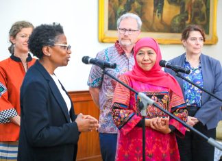 Gubernur Khofifah Optimis Dua Program Master Degree King’s College London Kuatkan Kualitas SDM Jatim Gubernur Khofifah Optimis Dua Program Master Degree King's College London Kuatkan Kualitas SDM Jatim (foto : ist)