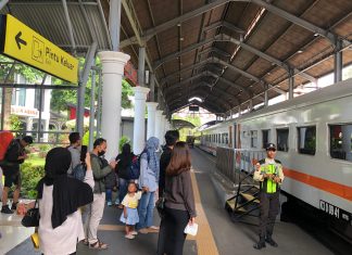 Libur Panjang Peringatan Isa Almasih, 27.479 Penumpang Gunakan Kereta Api Di Wilayah Daop 8 Surabaya Hari Ini Libur Panjang Peringatan Isa Almasih, 27.479 Penumpang Gunakan Kereta Api Di Wilayah Daop 8 Surabaya Hari Ini (foto : ist)