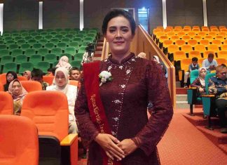 Ratna Kartika Isnuwardani: Keteguhan Iman dan Dedikasi Seorang Ners Hindu di Tengah Mayoritas Muslim Ratna Kartika Isnuwardani: Keteguhan Iman dan Dedikasi Seorang Ners Hindu di Tengah Mayoritas Muslim (foto : ist)