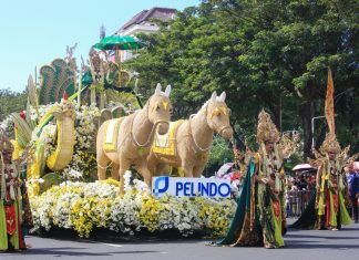 Mobil Hias Pelindo Regional 3 Angkat Legenda Nyi Roro Kidul di Surabaya Vaganza 2025 Mobil Hias Pelindo Regional 3 Angkat Legenda Nyi Roro Kidul di Surabaya Vaganza 2025 (foto : ist)