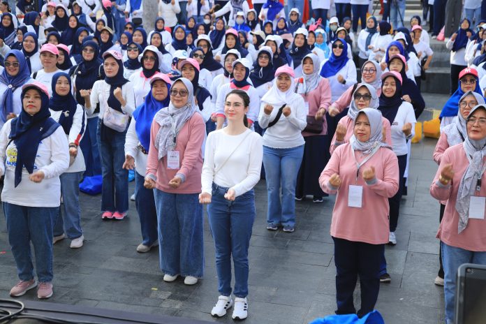 Peringati HUT IBI, Seribu Bidan Gelar ’Fun Walk’ di Kota Tua Surabaya (foto : ist)