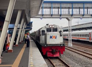Libur Panjang Peringatan Isa Almasih, Jumlah Pengguna Harian Commuter Line di Surabaya Sempat Tembus 50 Ribu Libur Panjang Peringatan Isa Almasih, Jumlah Pengguna Harian Commuter Line di Surabaya Sempat Tembus 50 Ribu (foto : ist)