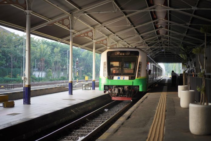 Meningkat 10,28 Persen di Semester I 2025, KAI Commuter Wilayah 8 Surabaya Layani 7,8 Juta Pengguna Commuter Line (foto : ist)