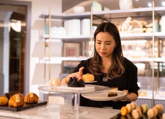 Rangkaian Flavors Beyond Borders Kembali Hadir di JW Marriott Surabaya, Dari Rasa Lokal Hingga Kreasi Dessert Artisanal Rangkaian Flavors Beyond Borders Kembali Hadir di JW Marriott Surabaya, Dari Rasa Lokal Hingga Kreasi Dessert Artisanal (foto : ist)
