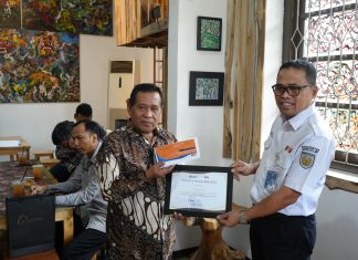 Bangun Kemitraan Berkelanjutan, KAI Daop 8 Surabaya Berikan Penghargaan kepada Penyewa Aset Yang Tertib Administrasi